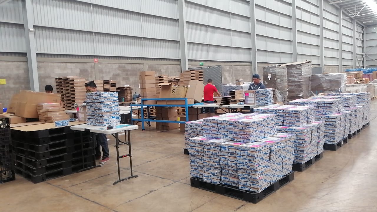 Almacén Yego Fulfillment preparando envíos masivos COD